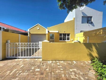 3 Bedroom house to rent in Athlone, Cape Town