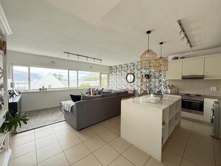 2 Bedroom Apartment in Hout Bay Central