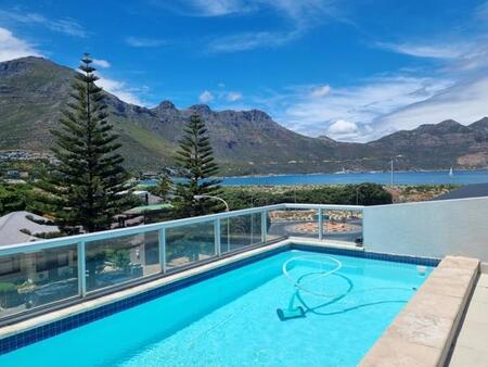 2 Bedroom Apartment in Hout Bay Central