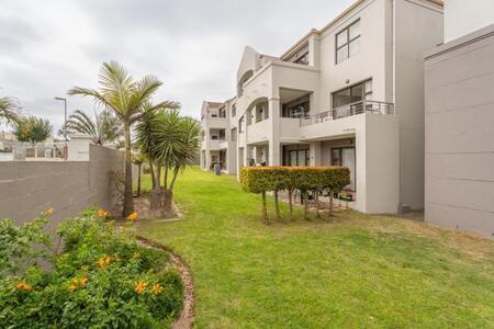 2 Bedroom Apartment in Vredekloof East